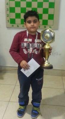 امیر پارسا تواضع قهرمان اولین دوره مسابقات جام دانش آموز