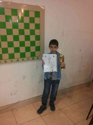 مهراد الیکایی قهرمان دومین دوره مسابقات جام دانش آموزی