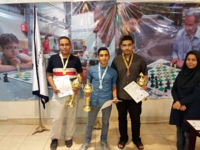 امیر حسین کاشفی قهرمان دومین دوره مسابقات جام دانش آموز شد.